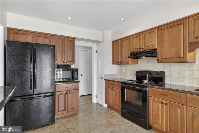 8 RED CLOUD CIR, Royersford, PA 19468