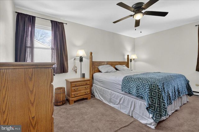 8 RED CLOUD CIR, Royersford, PA 19468