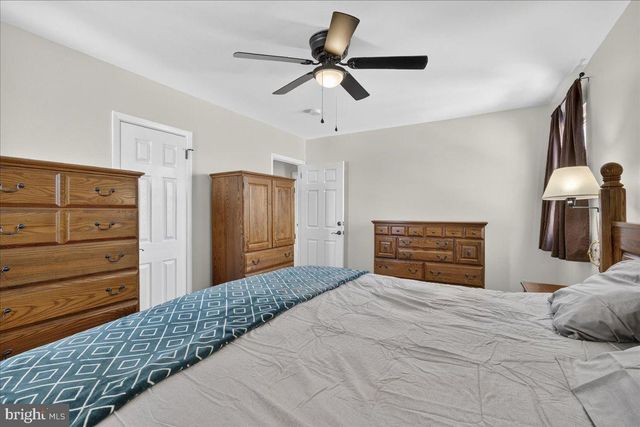 8 RED CLOUD CIR, Royersford, PA 19468