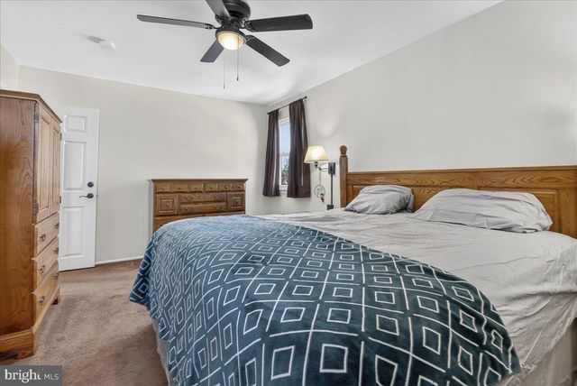 8 RED CLOUD CIR, Royersford, PA 19468