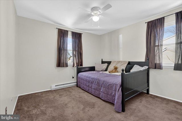 8 RED CLOUD CIR, Royersford, PA 19468