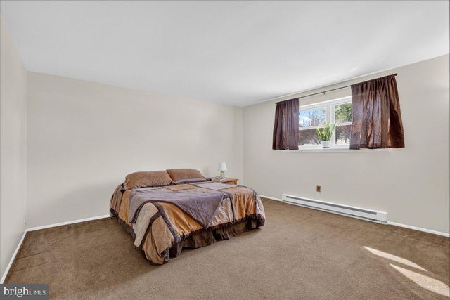 8 RED CLOUD CIR, Royersford, PA 19468