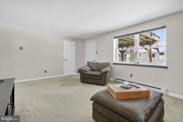 8 RED CLOUD CIR, Royersford, PA 19468