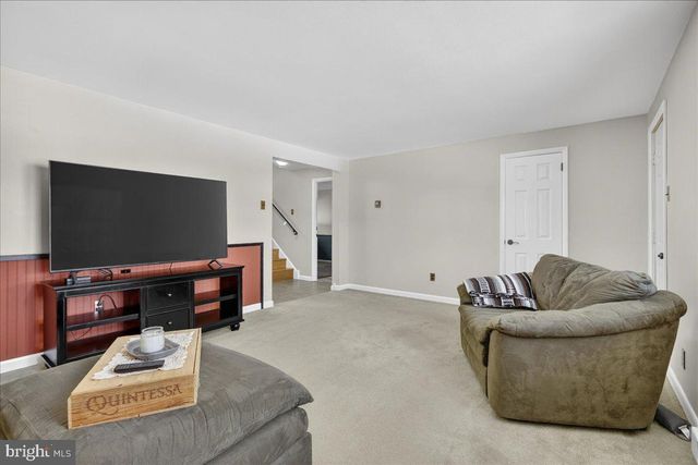 8 RED CLOUD CIR, Royersford, PA 19468