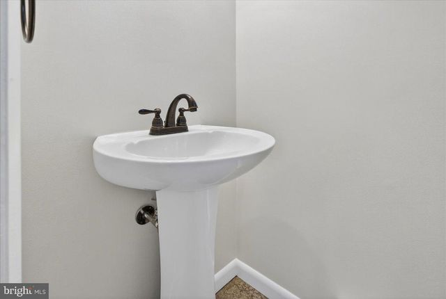 8 RED CLOUD CIR, Royersford, PA 19468