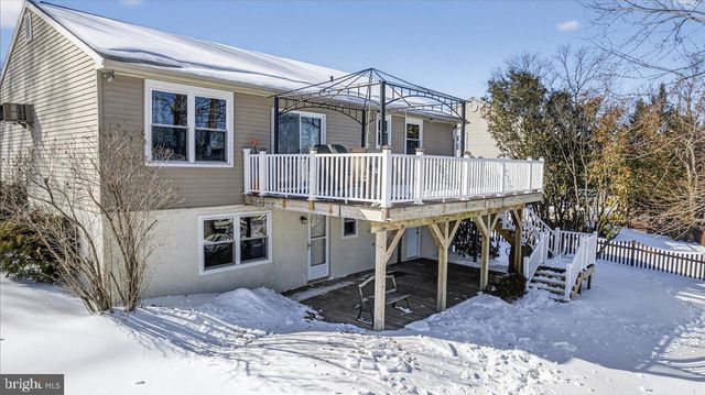 8 RED CLOUD CIR, Royersford, PA 19468