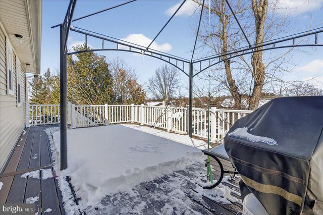 8 RED CLOUD CIR, Royersford, PA 19468