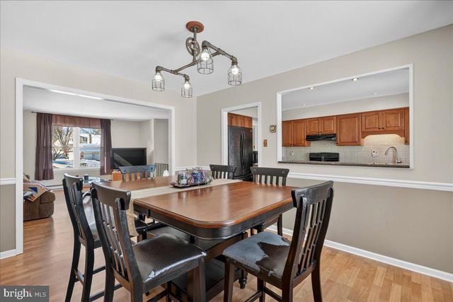 8 RED CLOUD CIR, Royersford, PA 19468