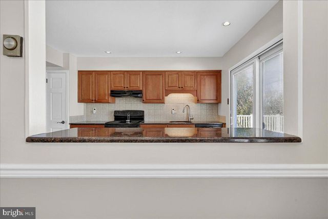 8 RED CLOUD CIR, Royersford, PA 19468