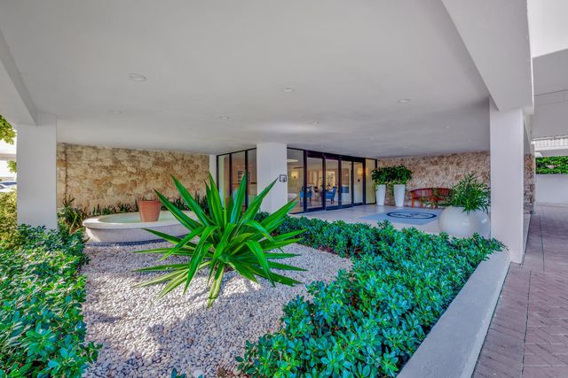 250 Bradley Place 210, Palm Beach, FL 33480