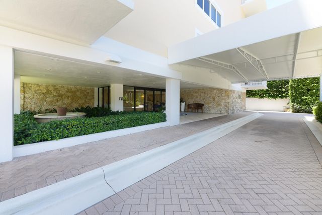 250 Bradley Place 210, Palm Beach, FL 33480