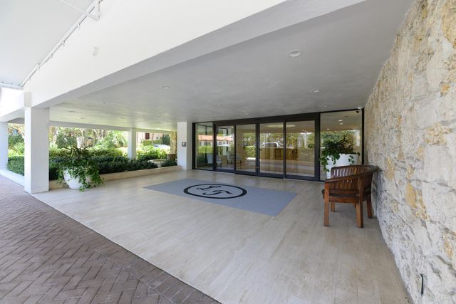 250 Bradley Place 210, Palm Beach, FL 33480