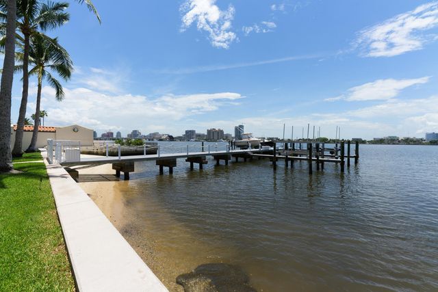 250 Bradley Place 210, Palm Beach, FL 33480