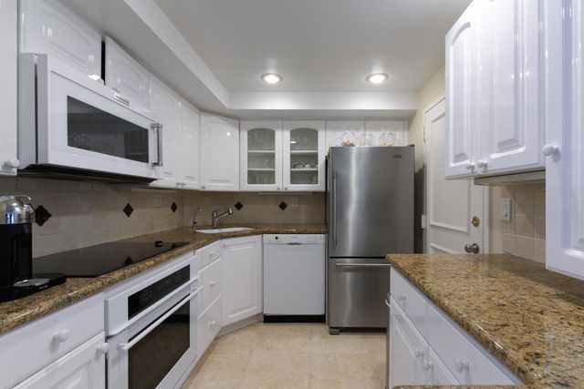 250 Bradley Place 210, Palm Beach, FL 33480