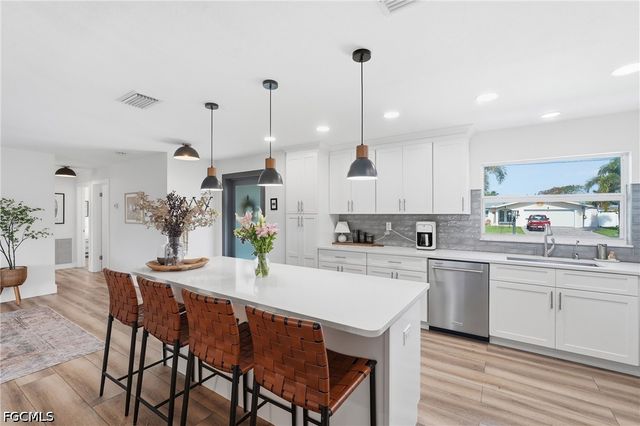 2835 SE 18th AVE, Cape Coral, FL 33904