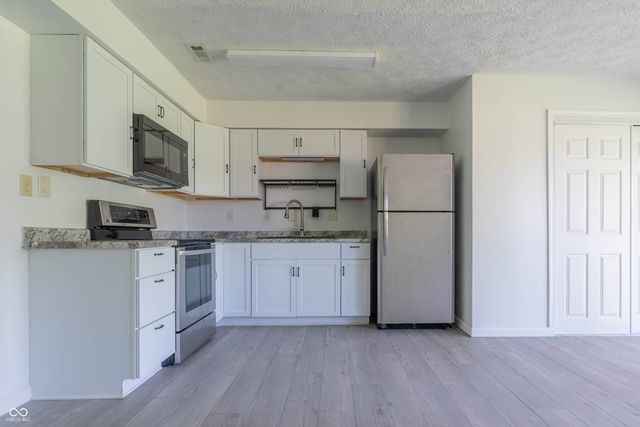 3533 Holly Circle, Indianapolis, IN 46227