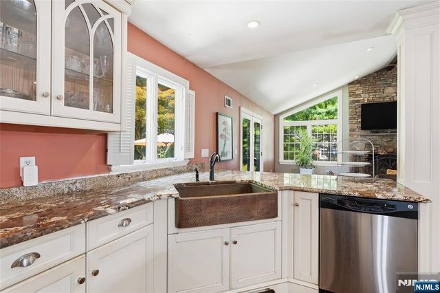 558 Green Lane, River Vale, NJ 07675