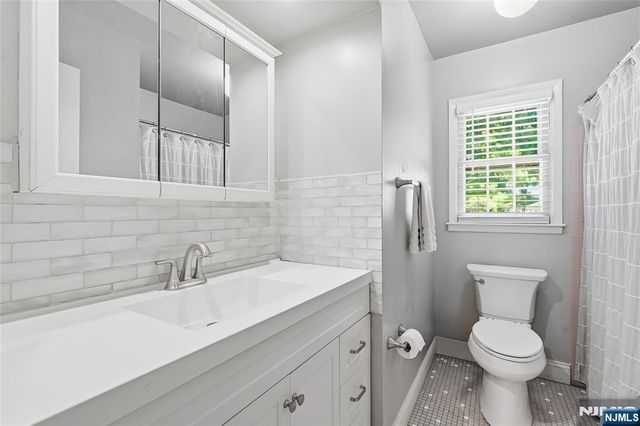 558 Green Lane, River Vale, NJ 07675