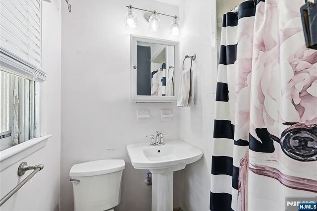 558 Green Lane, River Vale, NJ 07675