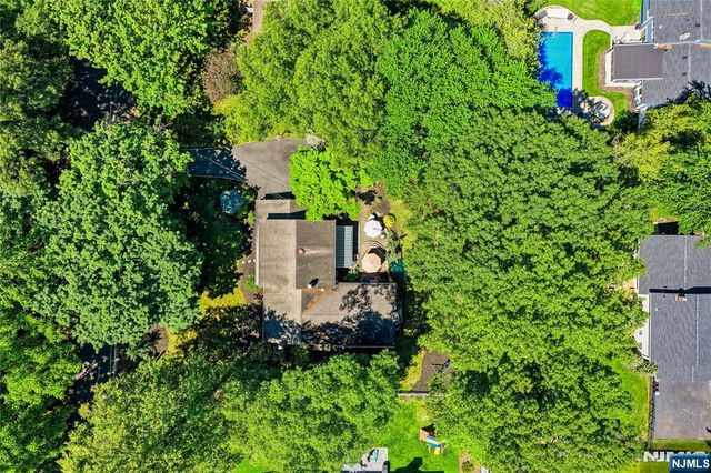 558 Green Lane, River Vale, NJ 07675
