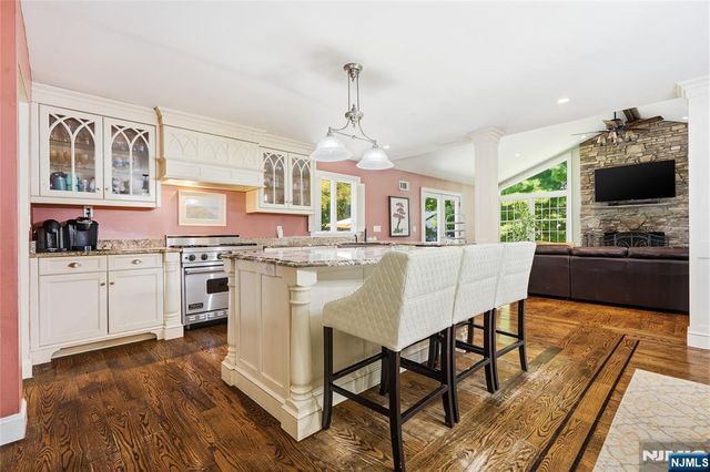 558 Green Lane, River Vale, NJ 07675