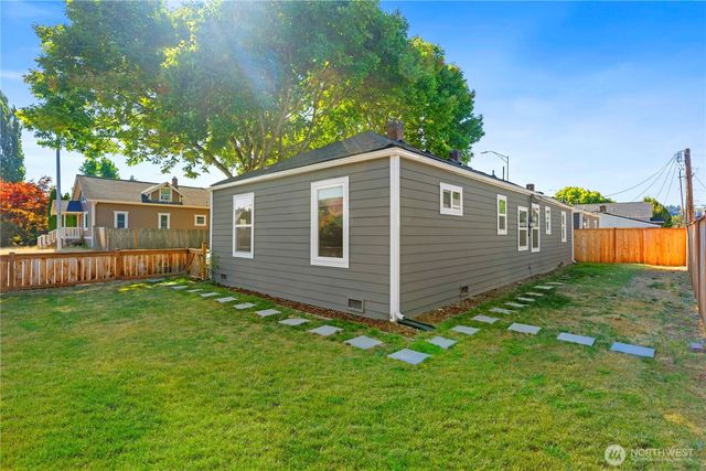 1314 N 3rd Street, Renton, WA 98057