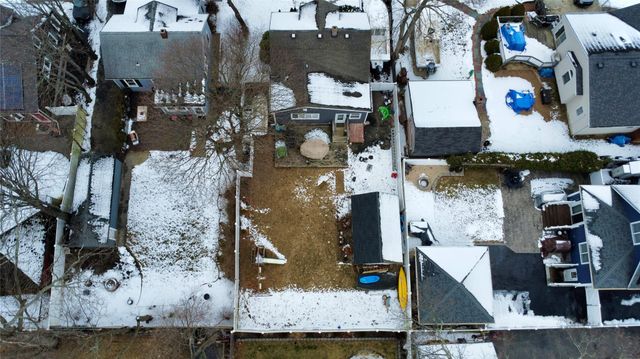 42 E Walnut Street, Islip, NY 11751