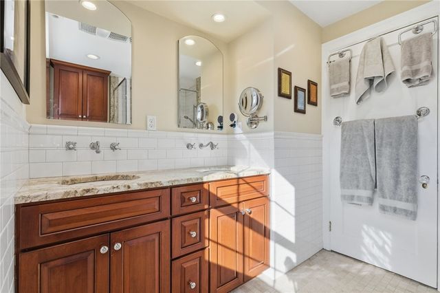 516 Roslyn Pl, Shadyside, PA 15232