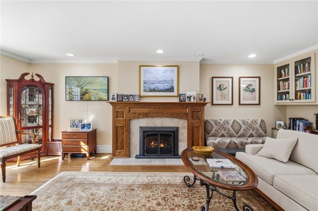 516 Roslyn Pl, Shadyside, PA 15232