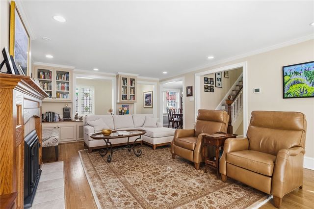 516 Roslyn Pl, Shadyside, PA 15232