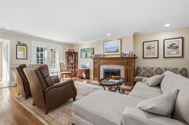 516 Roslyn Pl, Shadyside, PA 15232