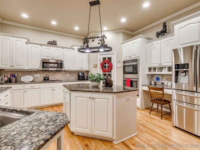 11579 S 67th East Avenue, Bixby, OK 74008