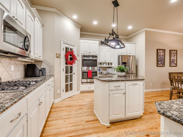 11579 S 67th East Avenue, Bixby, OK 74008