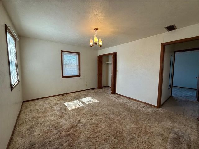 792 S 196th Street, Pittsburg, KS 66762