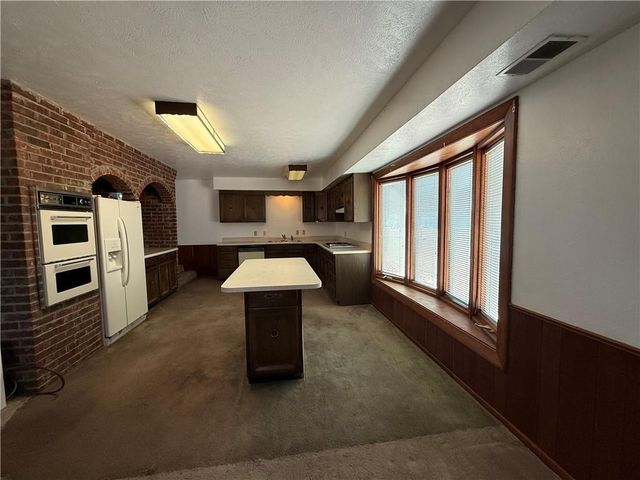 792 S 196th Street, Pittsburg, KS 66762