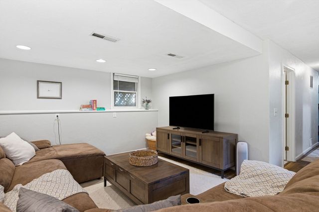 668 Summer St, Rockland, MA 02370