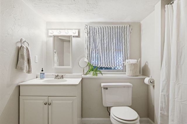 668 Summer St, Rockland, MA 02370