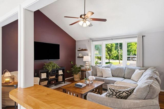 668 Summer St, Rockland, MA 02370
