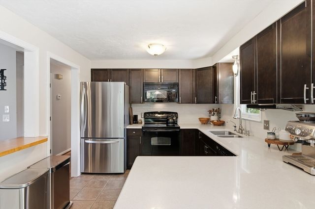 668 Summer St, Rockland, MA 02370