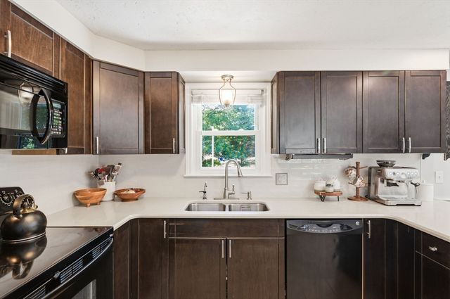 668 Summer St, Rockland, MA 02370