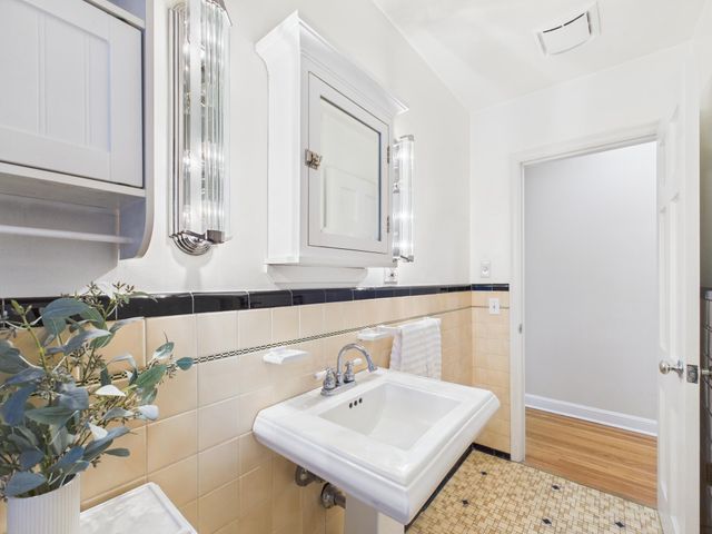 4534 Vallacher Avenue, Saint Louis Park, MN 55416