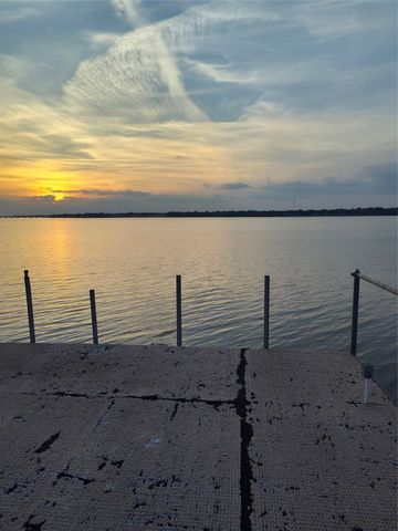 140 Ivy Lane, Mabank, TX 75156