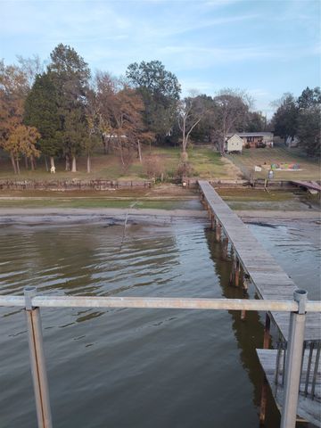 140 Ivy Lane, Mabank, TX 75156