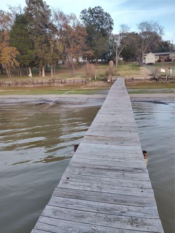 140 Ivy Lane, Mabank, TX 75156