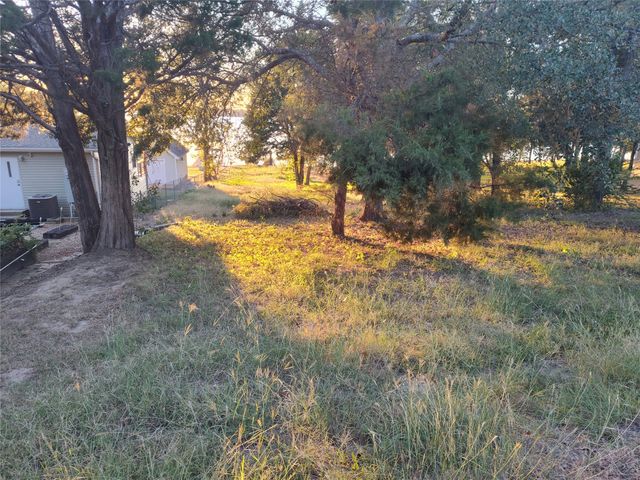 140 Ivy Lane, Mabank, TX 75156