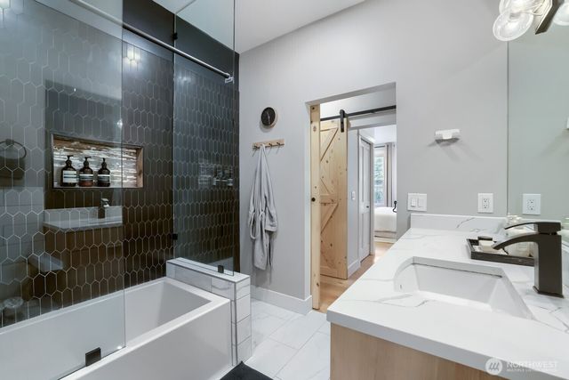1608 N 50th Street, Seattle, WA 98103