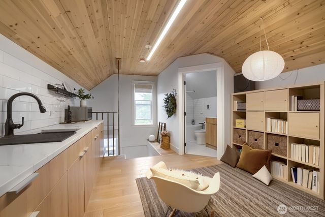 1608 N 50th Street, Seattle, WA 98103