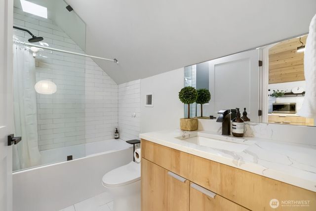 1608 N 50th Street, Seattle, WA 98103