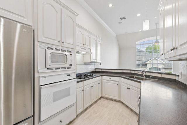 4097 Oberlin Way, Addison, TX 75001