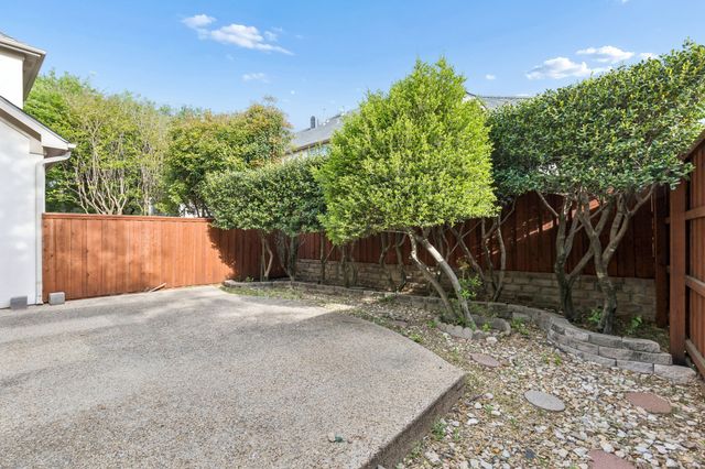 4097 Oberlin Way, Addison, TX 75001